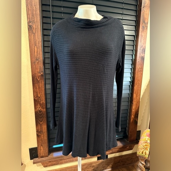 EUC Free People Lover Rib Thermal Split Back Tunic Top Sweater black Sz M - Picture 1 of 8